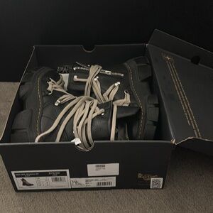 Meet your Posher, Deonte